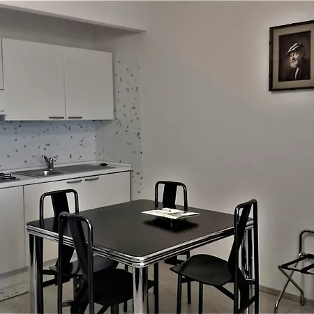 Ξενοδοχείο Uno 3*