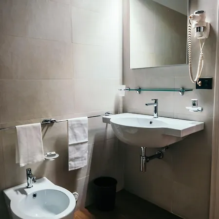 Uno Hotel 3*
