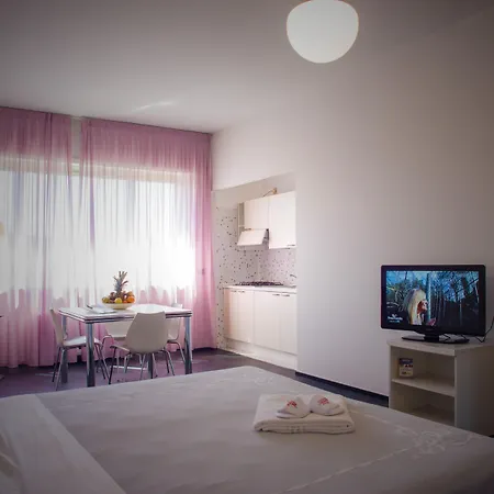 Uno Hotel 3*