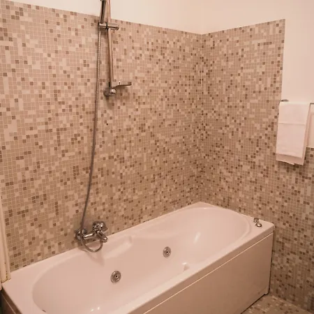 Uno Hotel 3*