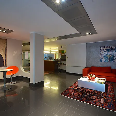 Uno Hotel 3*