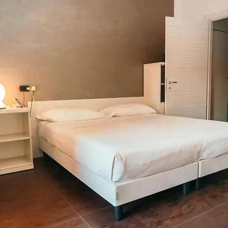 Uno Hotel 3*