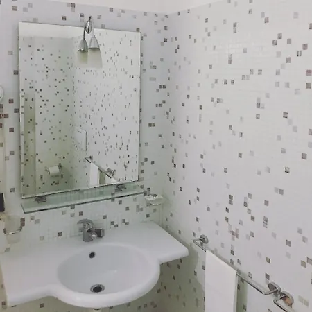 Uno Hotel 3*