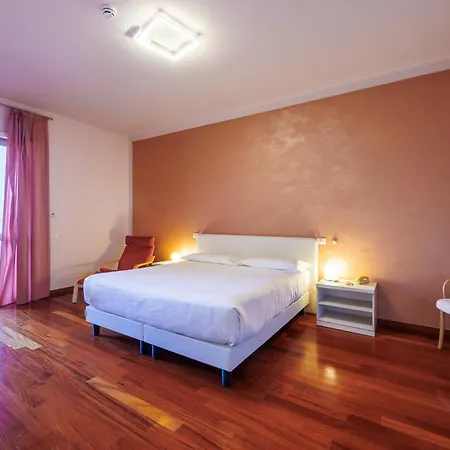Uno Hotel 3*