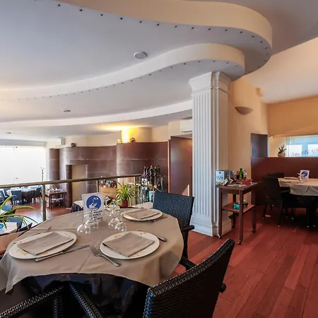 Uno Hotel 3*