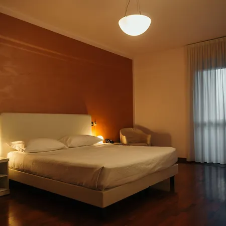 Hotel Uno 3*