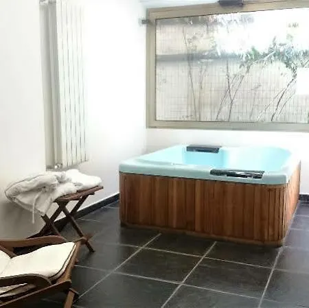 Uno Hotel 3*