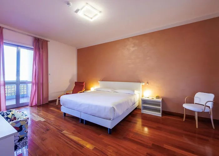 Uno Hotel 3*